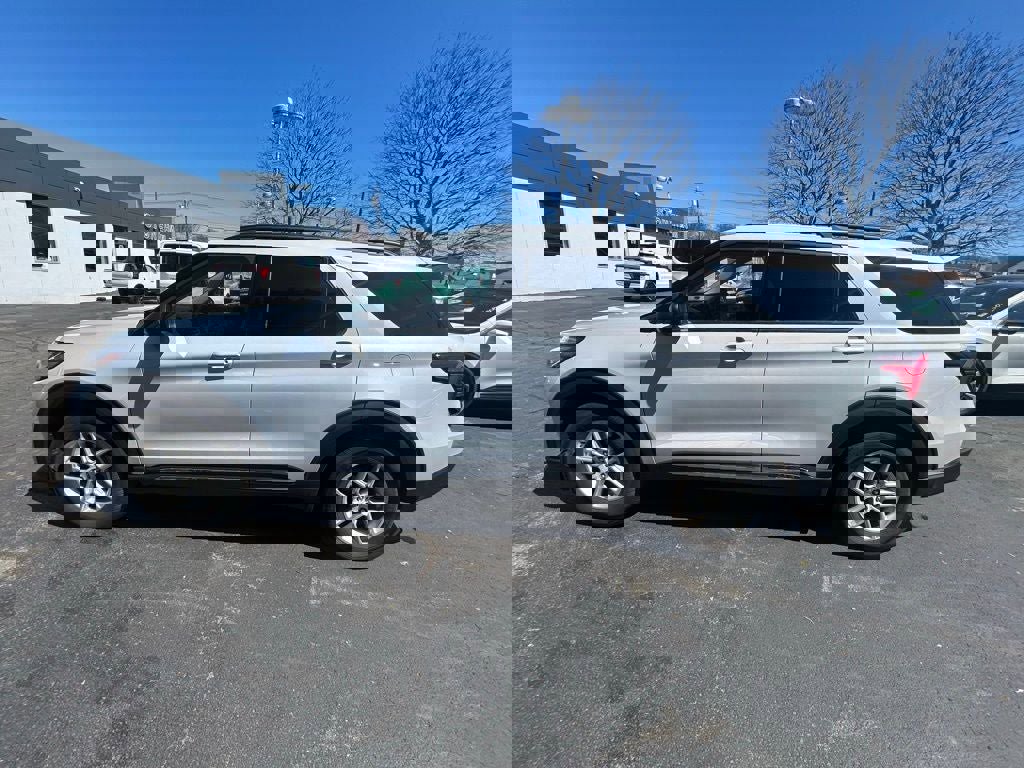 Used 2025 Ford Explorer Active image 4