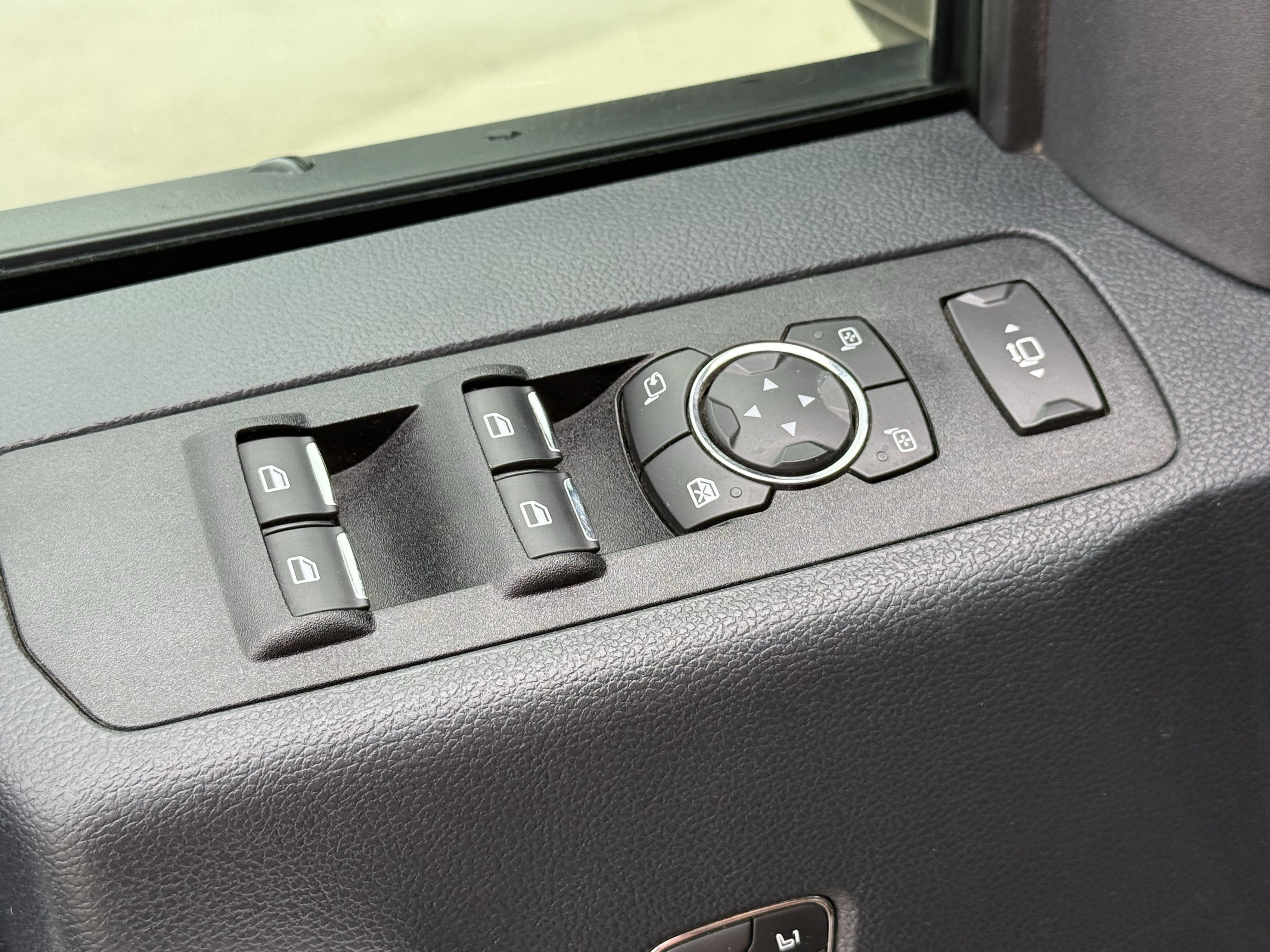 Used 2022 Ford F250 Lariat w/ Tremor Off-Road Package AWD/4WD image 27