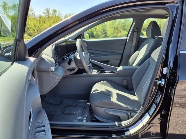 Used 2025 Hyundai Elantra SEL FWD image 69