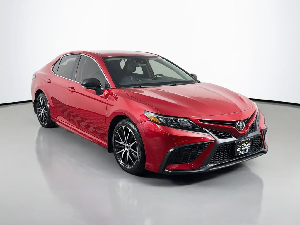 Used 2023 Toyota Camry SE FWD image 3