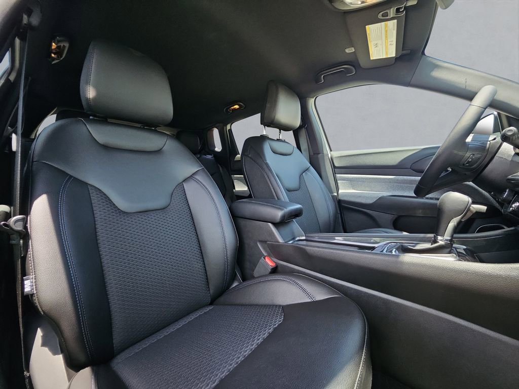 New 2025 Jeep Compass Latitude image 30