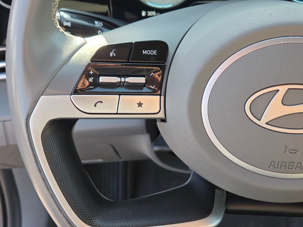 Used 2025 Hyundai Elantra SEL FWD image 26