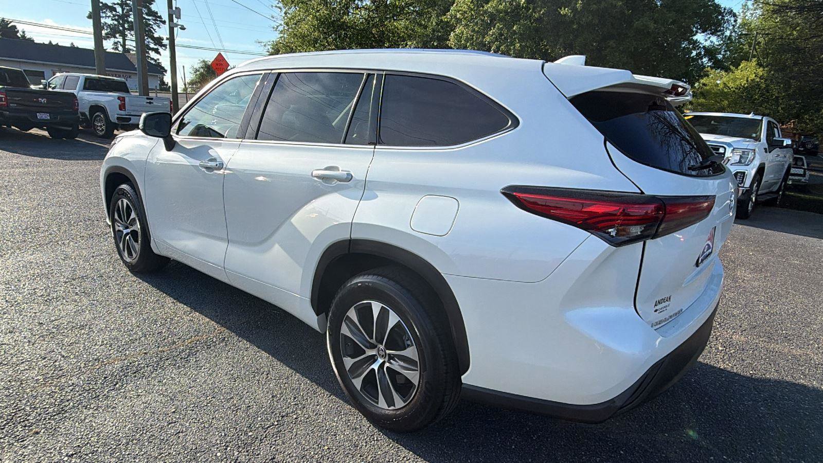Used 2020 Toyota Highlander XLE image 7
