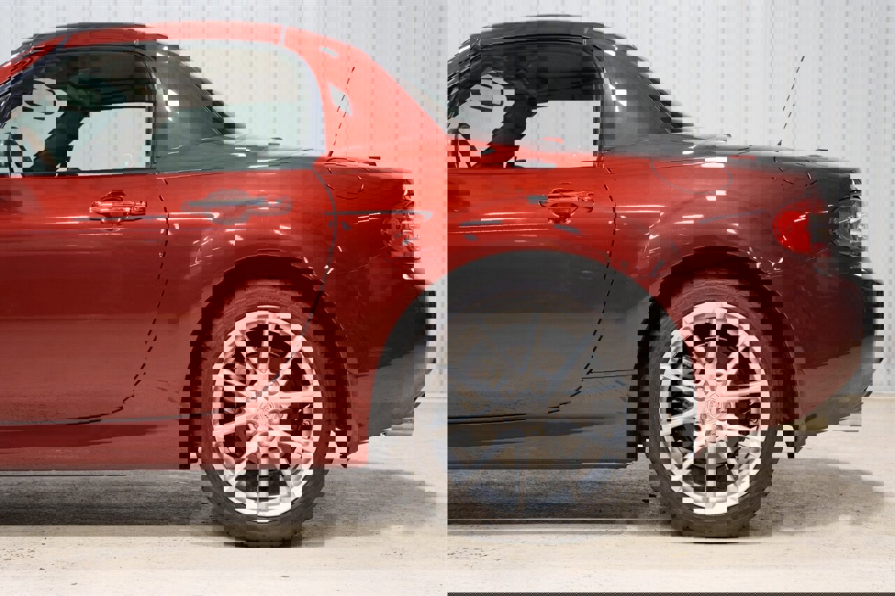 Used 2009 MAZDA MX-5 Miata Grand Touring w/ Premium Pkg image 4