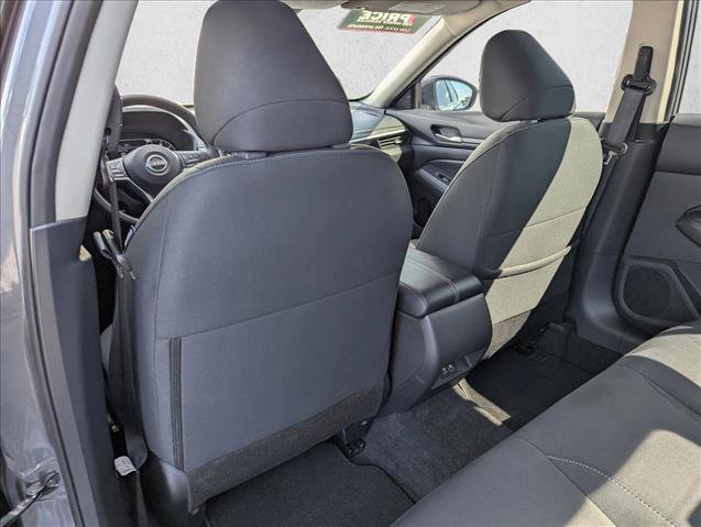 Used 2025 Nissan Altima 2.5 SV FWD image 23