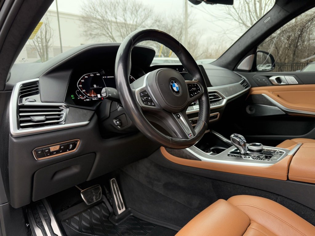 Used 2021 BMW X7 M50i image 9