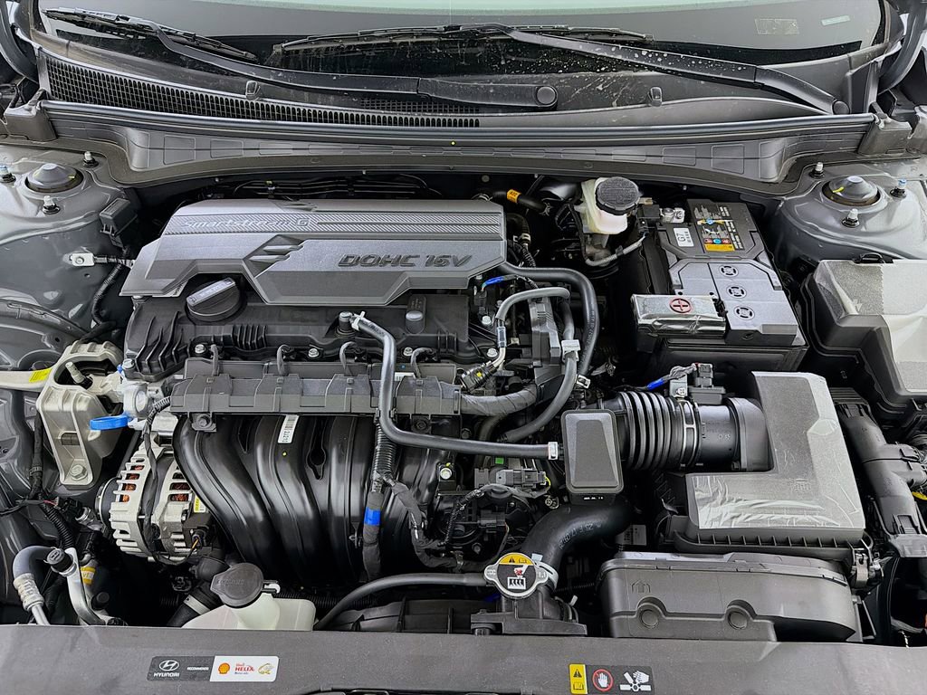 Used 2025 Hyundai Elantra SE FWD image 31