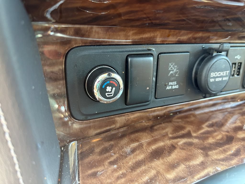 Used 2018 Nissan Armada Platinum w/ Interior Lighting Package RWD image 30