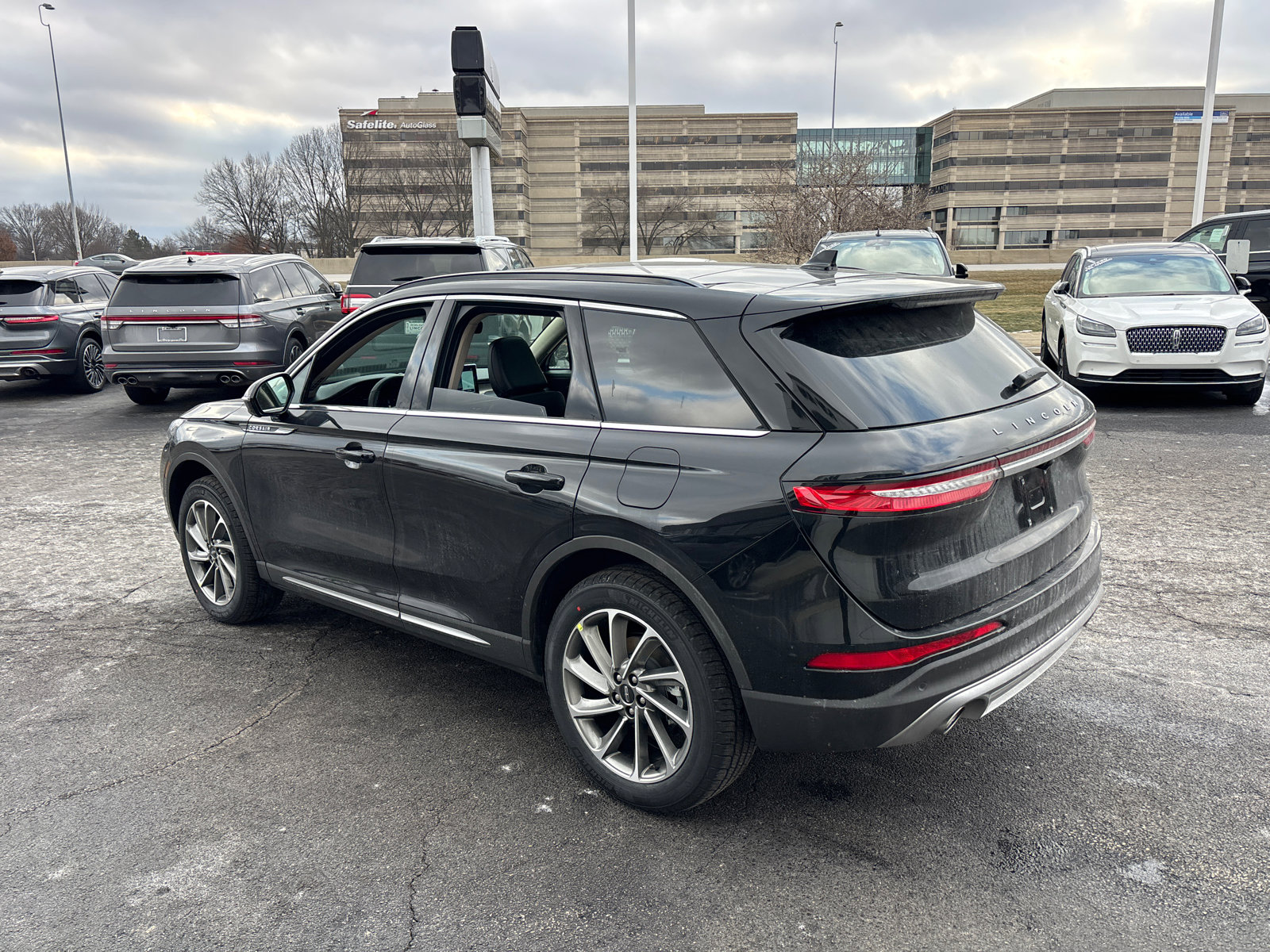 New 2026 Lincoln Corsair Premiere image 5