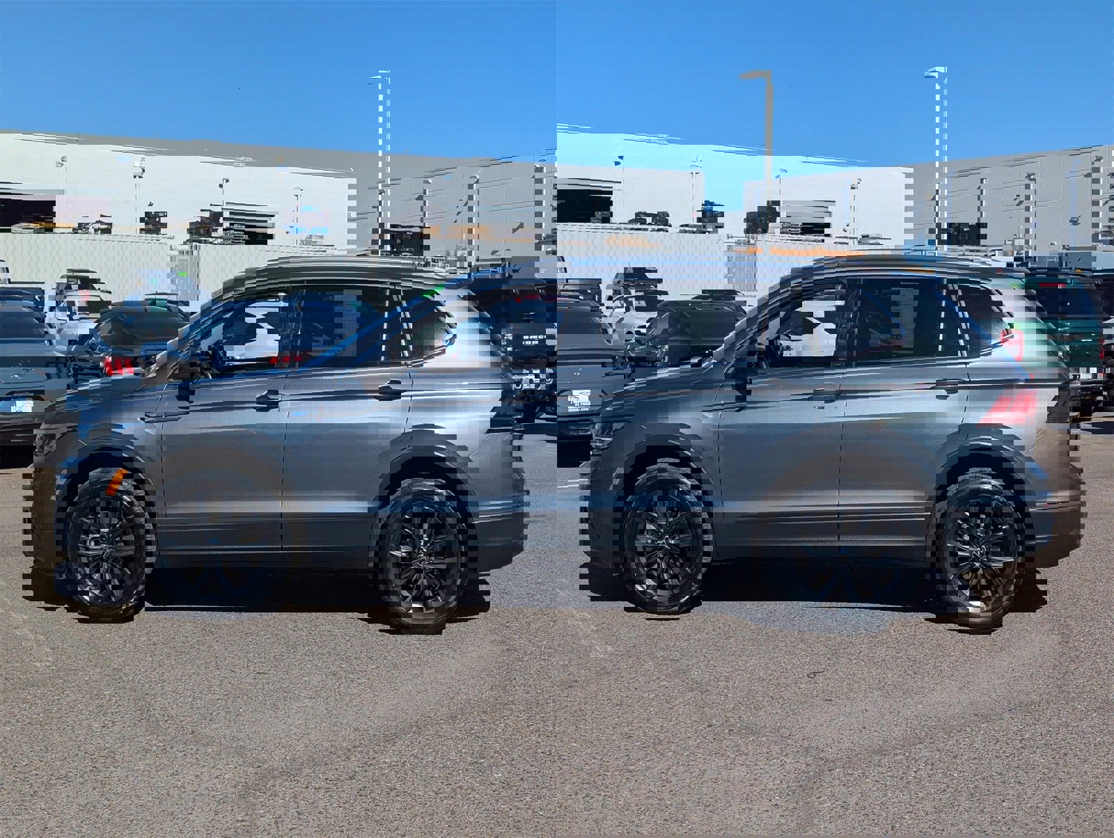 Used 2024 Volkswagen Tiguan SE image 30