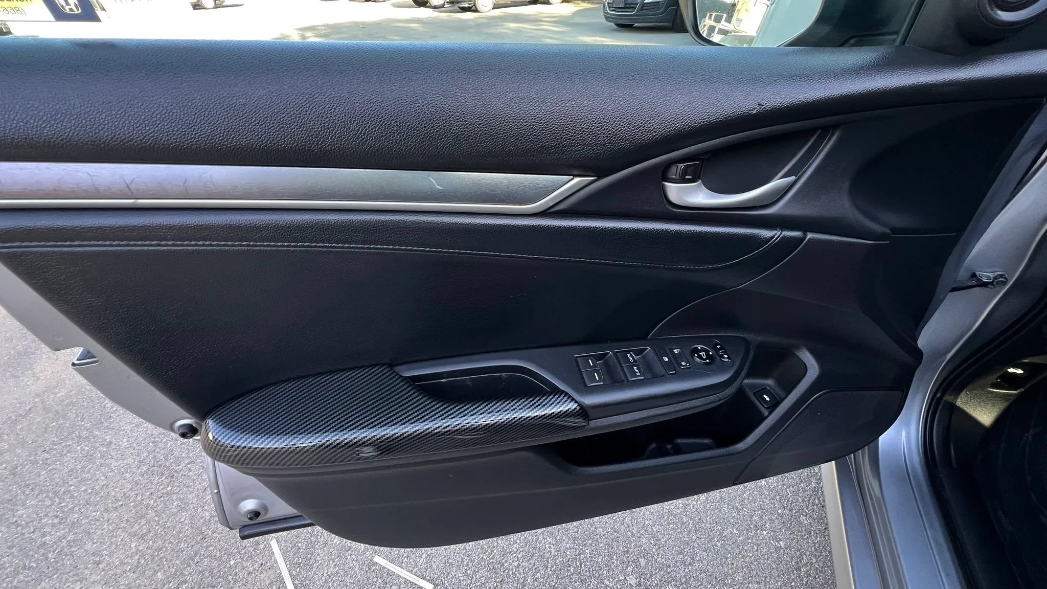 Used 2017 Honda Civic Touring image 19