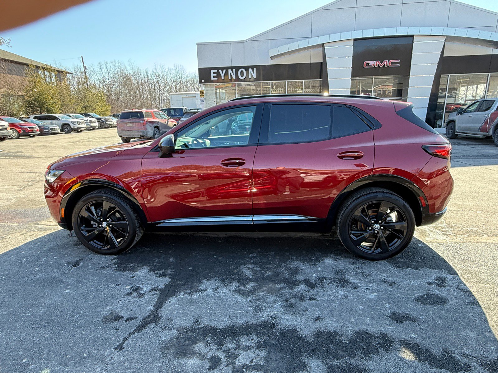 Used 2022 Buick Envision Essence w/ Technology Package II image 2