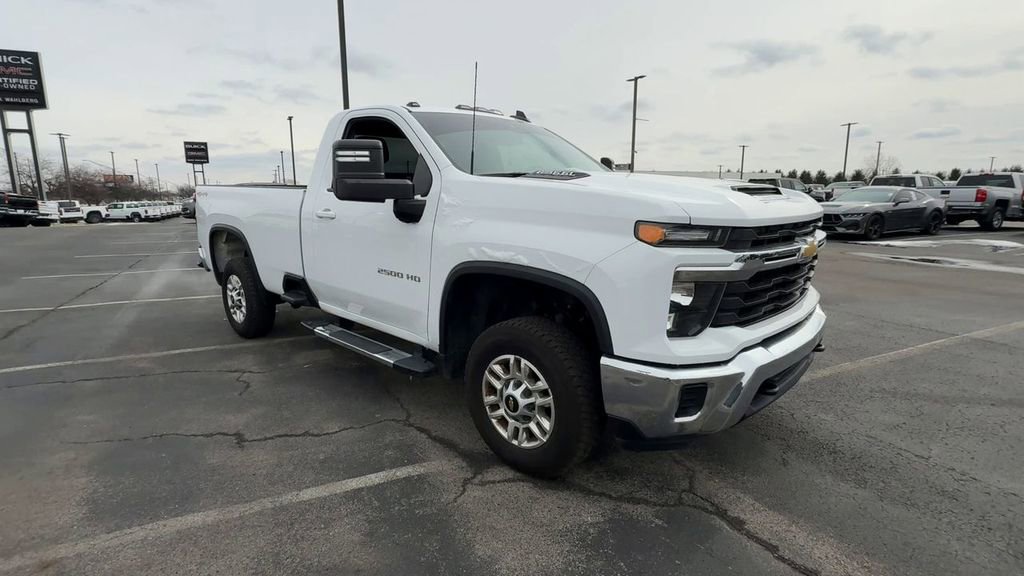 Used 2024 Chevrolet Silverado 2500 LT AWD/4WD image 2