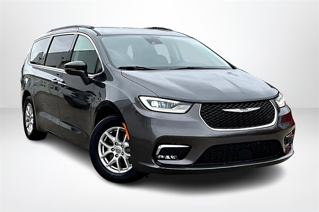 Used 2022 Chrysler Pacifica Touring-L image 3