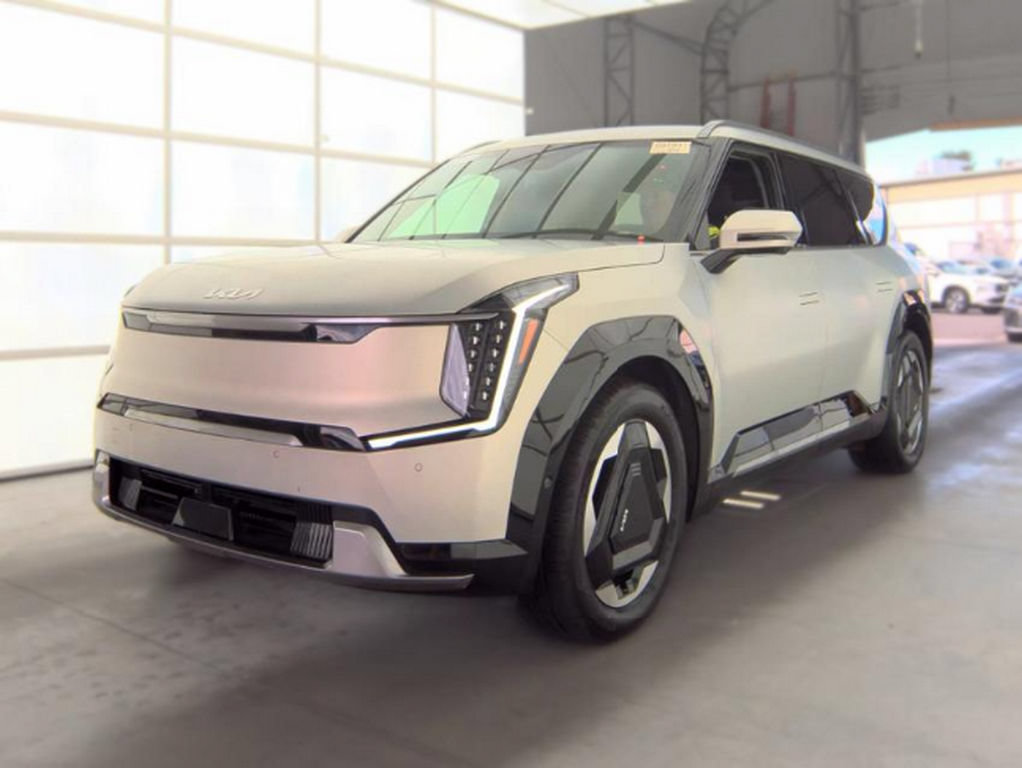 Used 2024 Kia EV9 Land AWD/4WD image 2