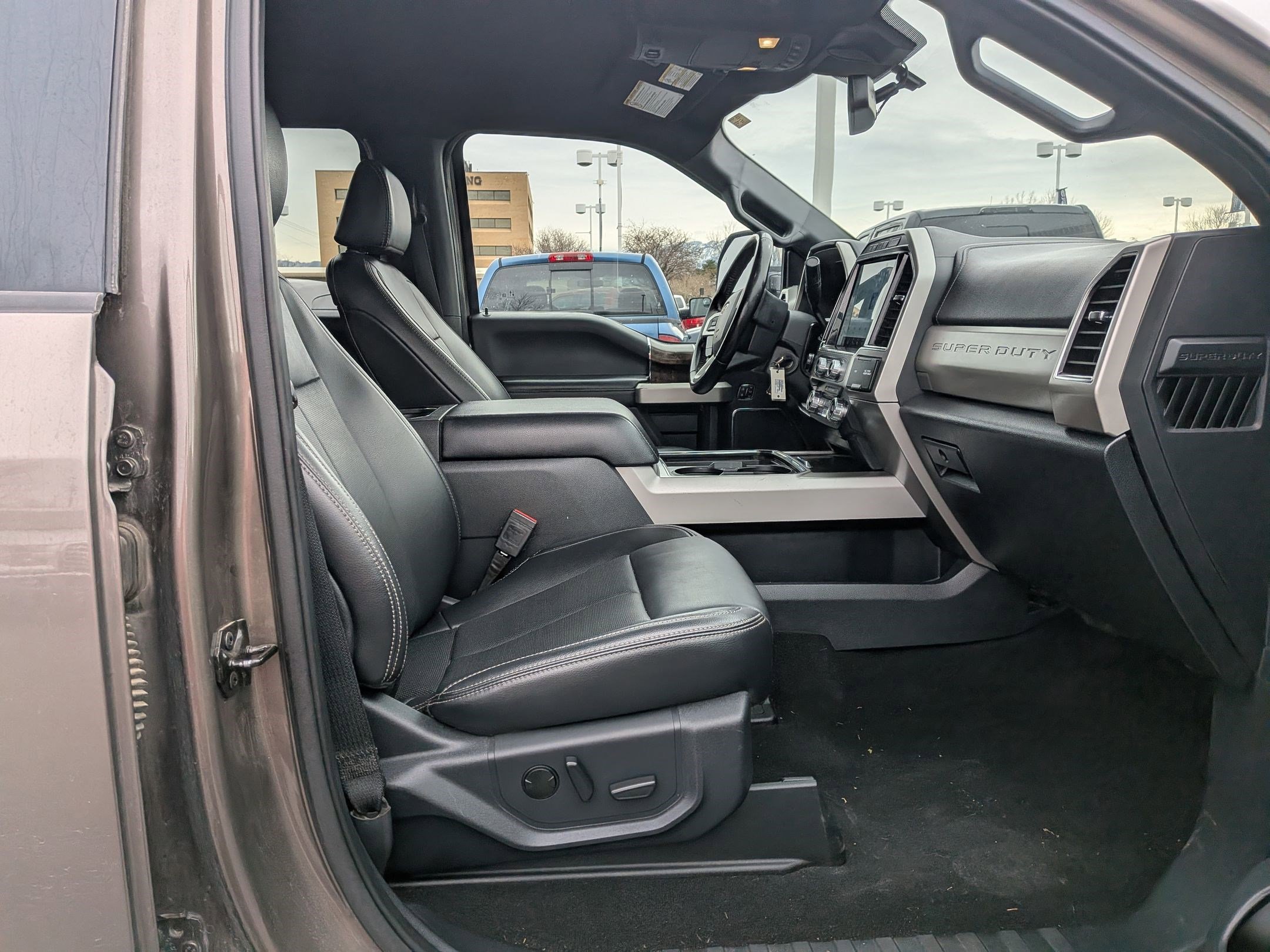 Used 2022 Ford F450 Lariat w/ Chrome Package image 31