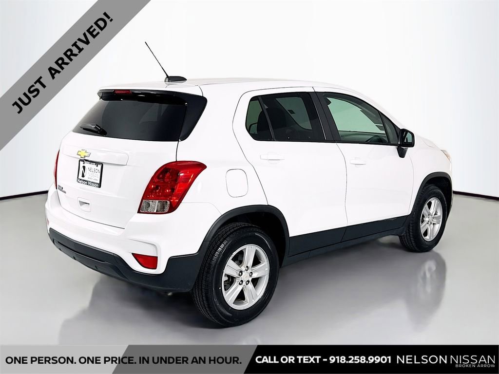 Used 2022 Chevrolet Trax LS w/ Tint and Cruise Package AWD/4WD image 5