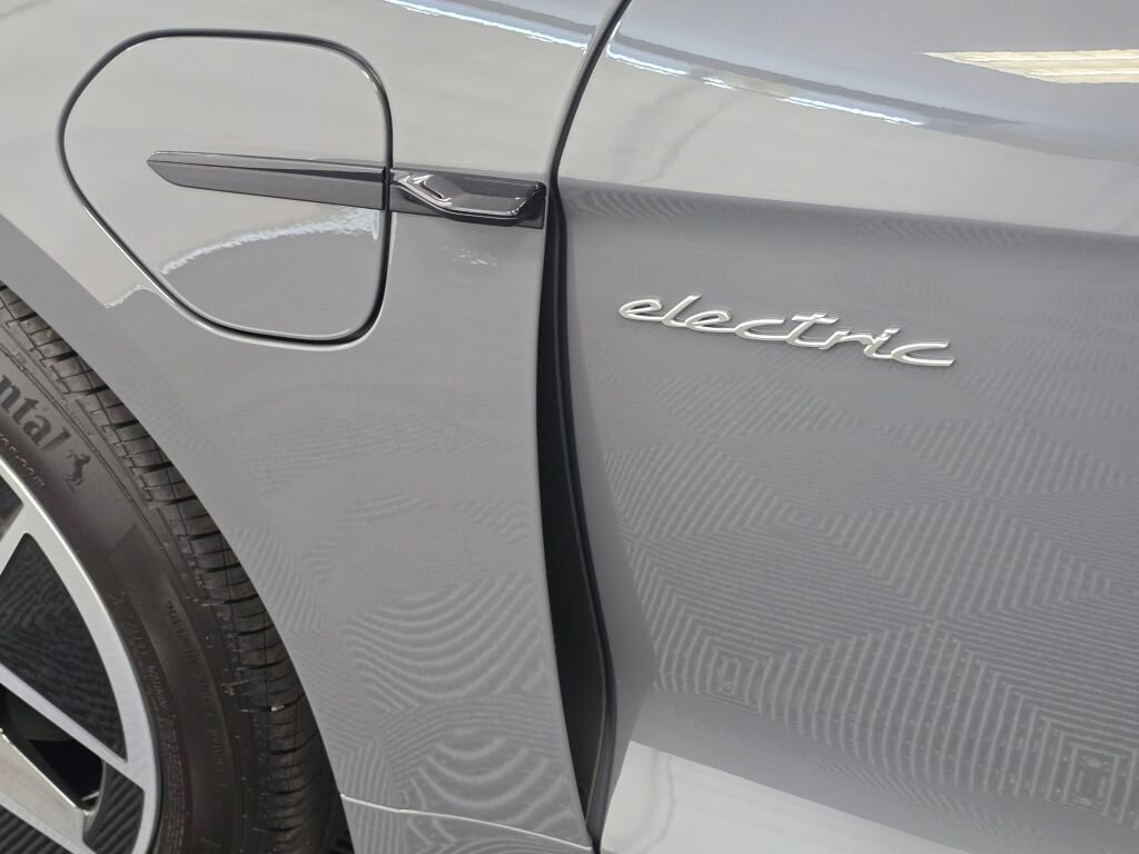 New 2025 Porsche Taycan image 22