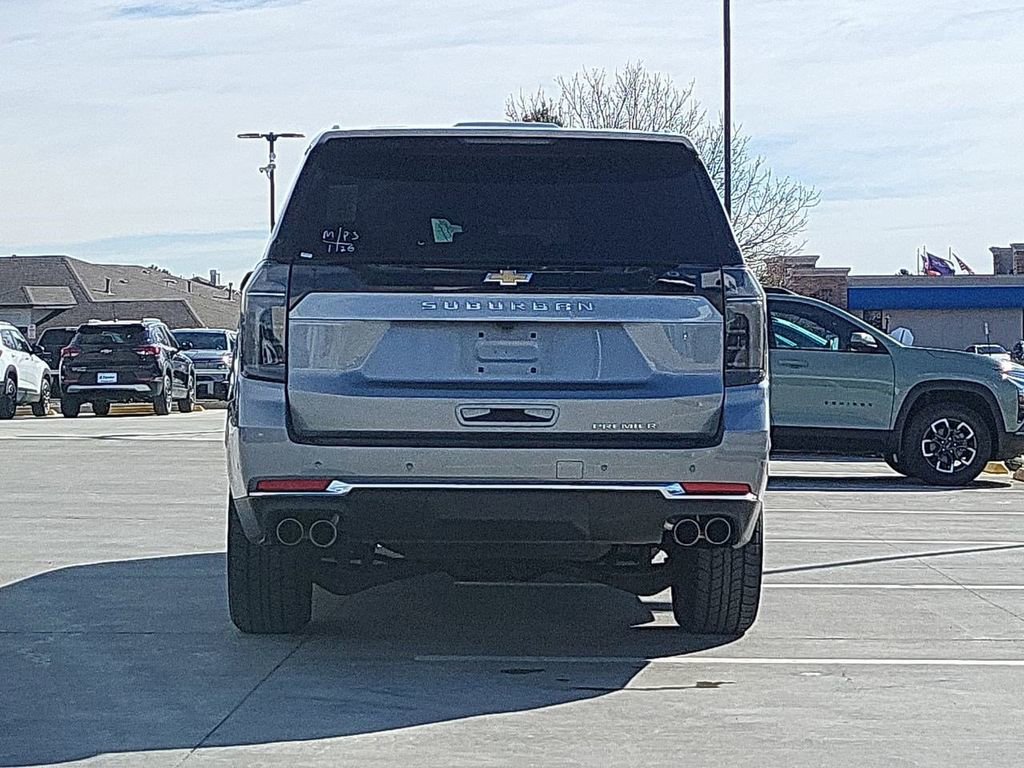 Used 2025 Chevrolet Suburban Premier image 7