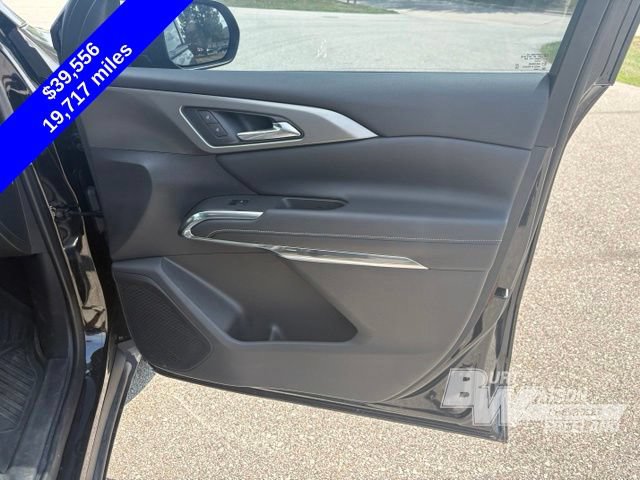 Used 2025 Chevrolet Traverse LT w/ Driver Confidence Package AWD/4WD image 28