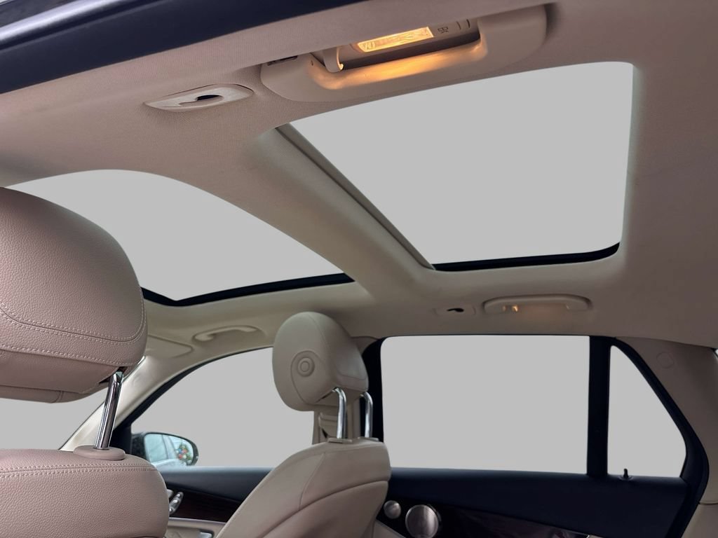 Used 2021 Mercedes-Benz GLC 300 4MATIC image 13