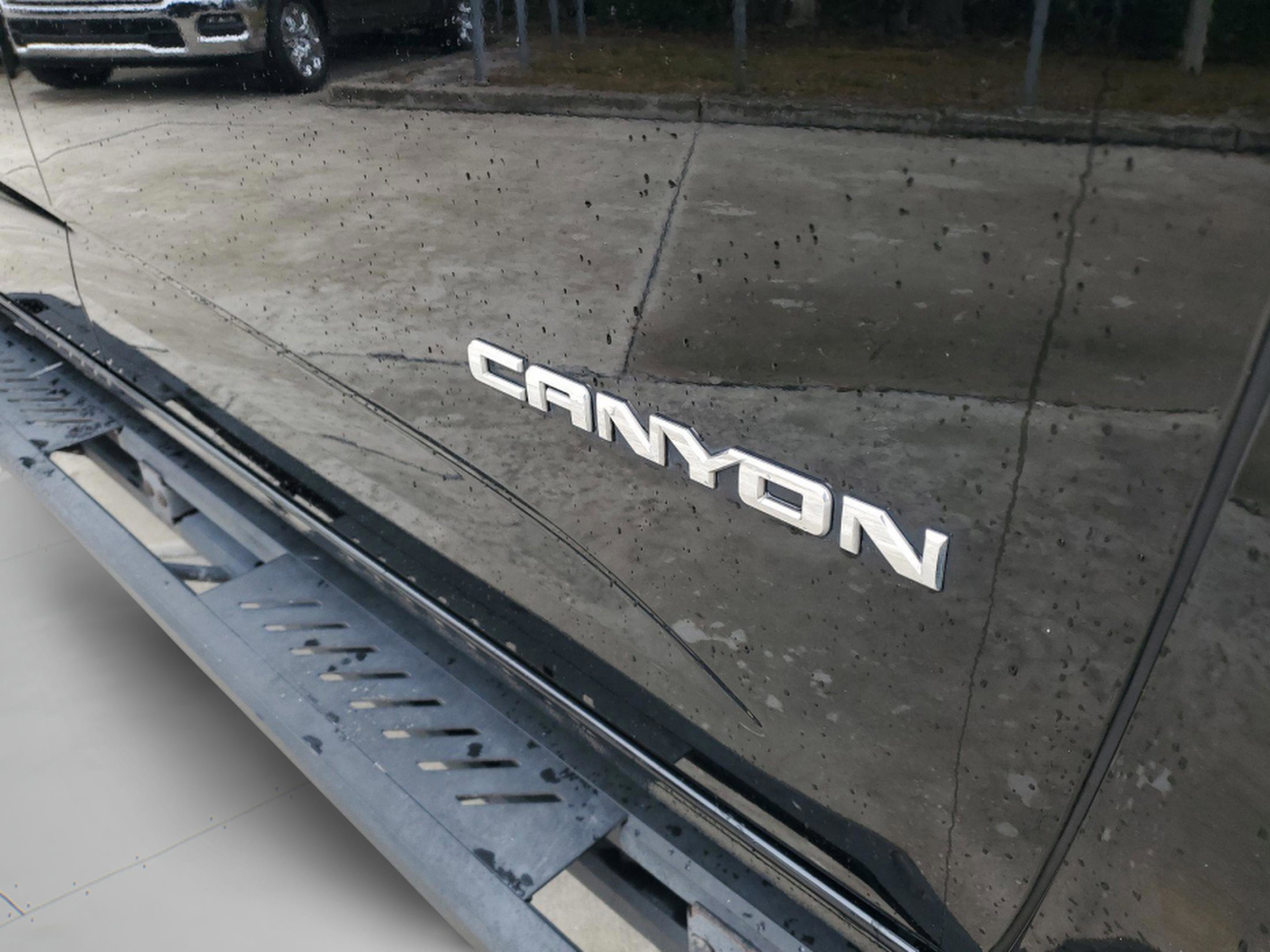 Used 2017 GMC Canyon SLE w/ Nightfall Edition image 28