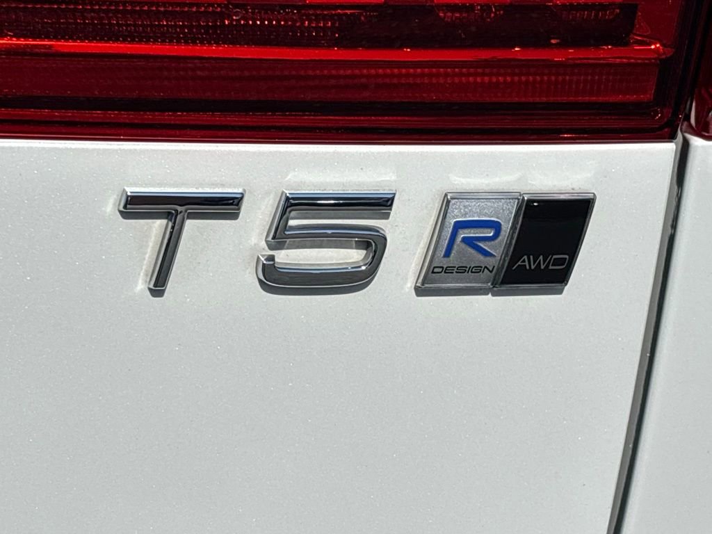 Used 2020 Volvo XC60 T5 R-Design image 6