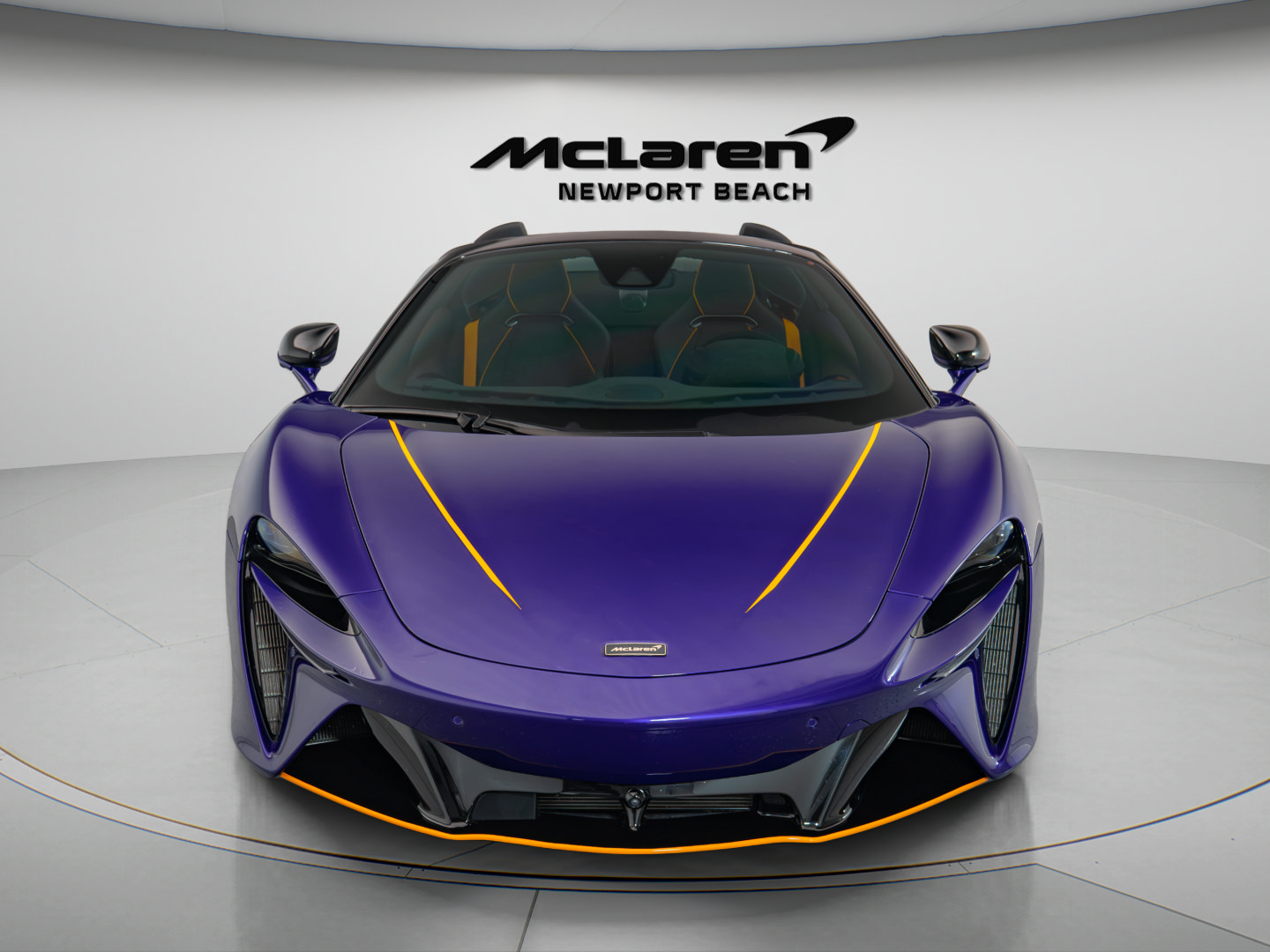 Used 2025 McLaren Artura Spider RWD image 3