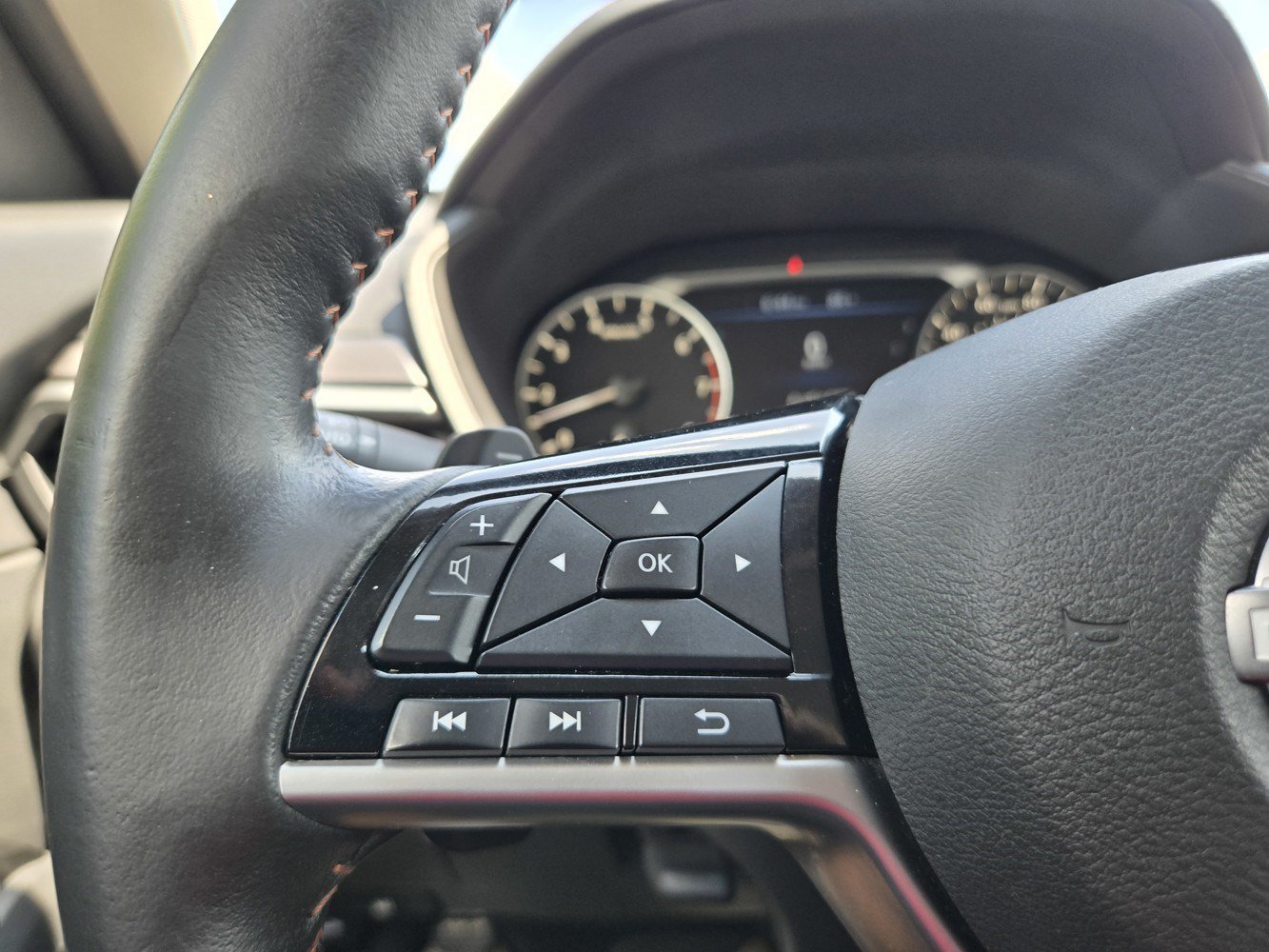 Used 2024 Nissan Altima 2.5 SR FWD image 17