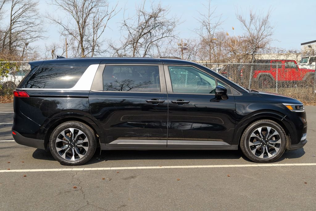 Used 2024 Kia Carnival EX image 8