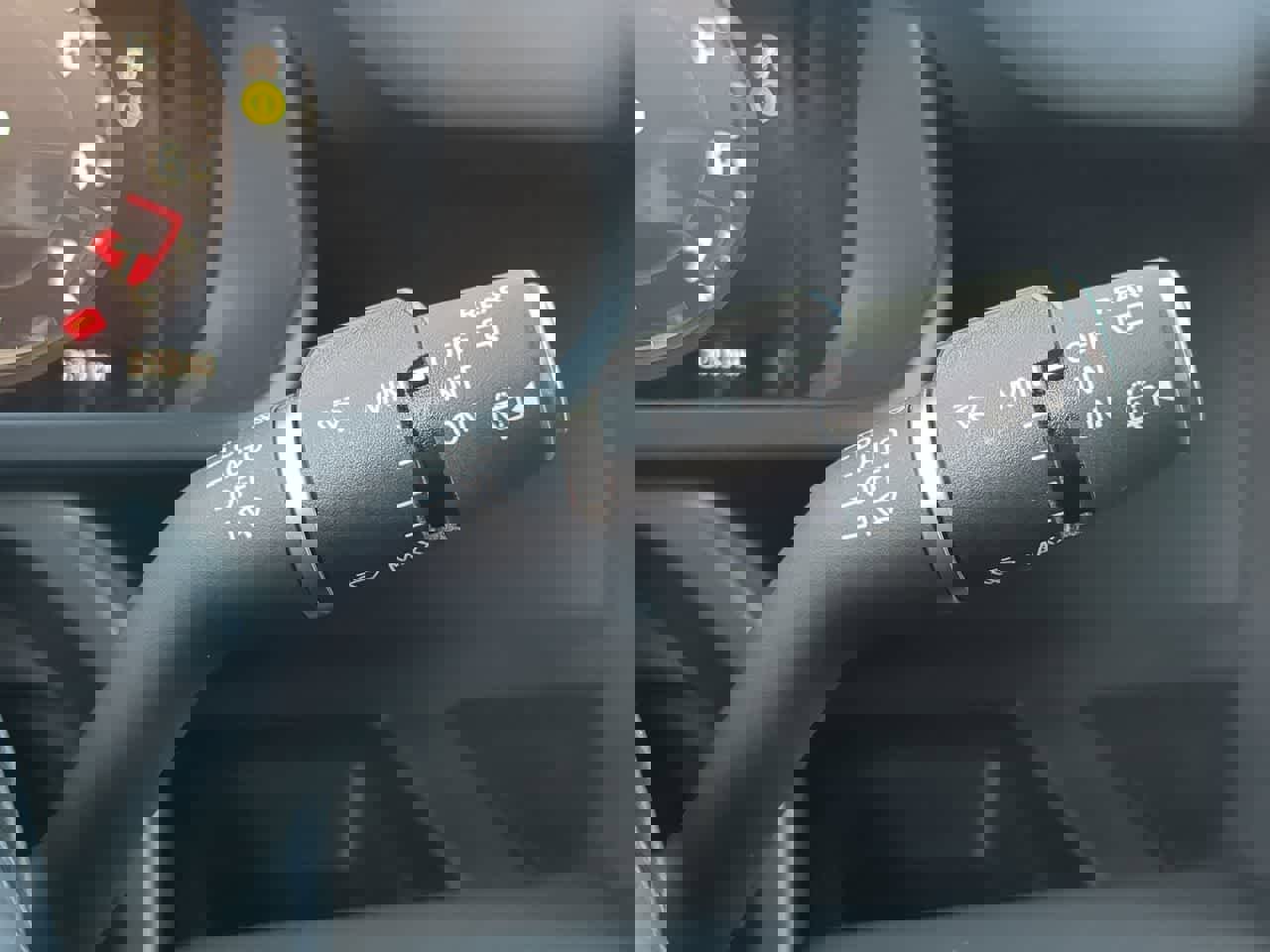 Used 2024 Land Rover Defender 130 X-Dynamic SE image 27