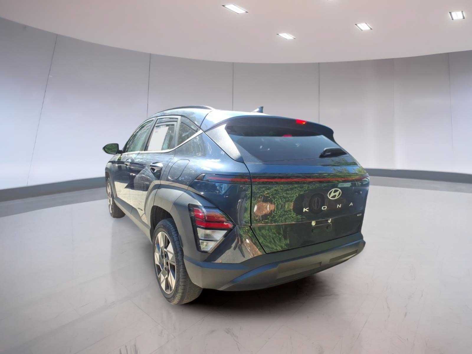 Used 2025 Hyundai Kona SEL AWD/4WD image 3