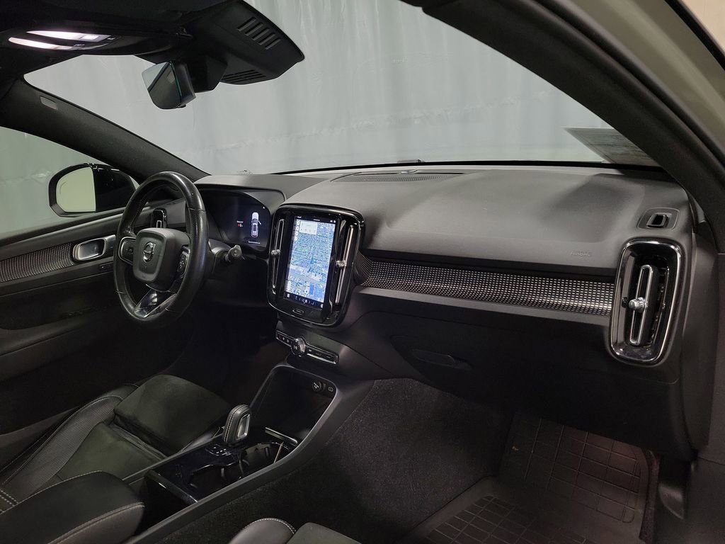 Used 2021 Volvo XC40 P8 Recharge w/ Advanced Package image 27
