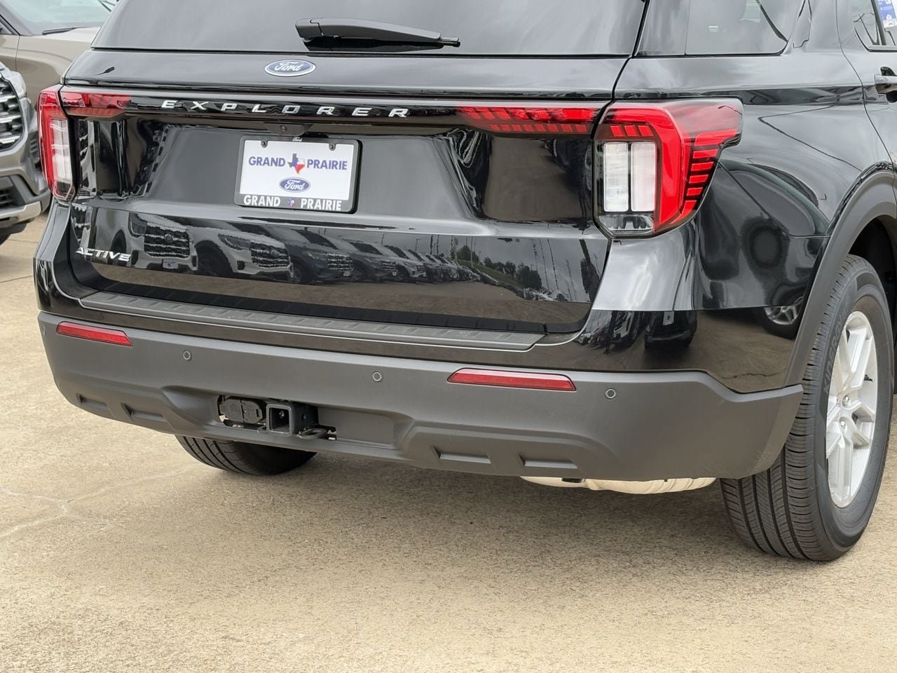 New 2026 Ford Explorer Active RWD image 6