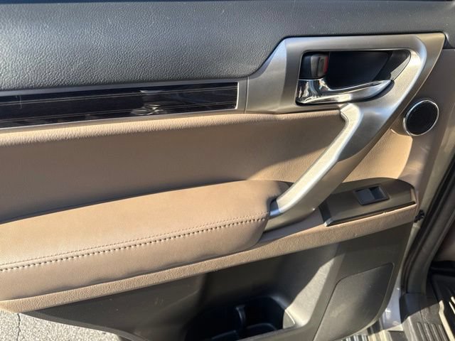 Used 2022 Lexus GX 460 Luxury w/ Accessory Package AWD/4WD image 23