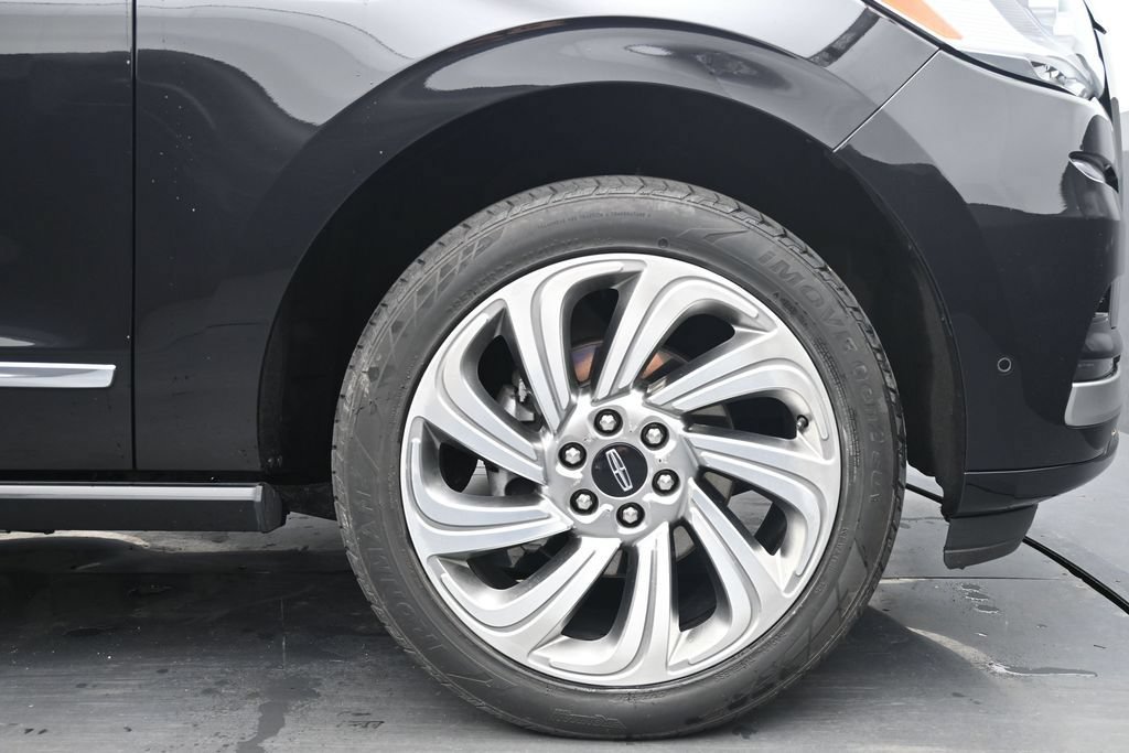 Used 2024 Lincoln Navigator Premiere AWD/4WD image 13