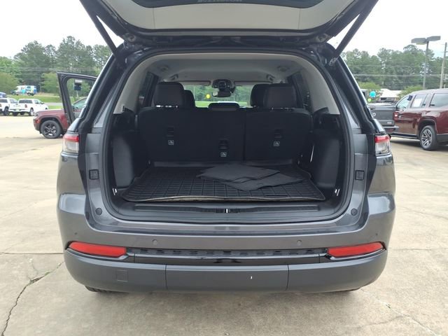 Used 2024 Jeep Grand Cherokee Limited w/ Black Appearance Package RWD image 18