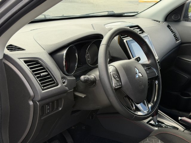 Used 2025 Mitsubishi Outlander Sport AWD image 12