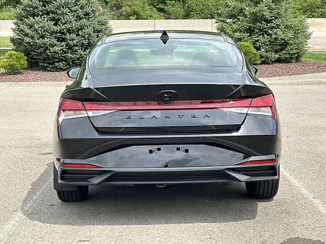 Used 2023 Hyundai Elantra SEL w/ Convenience Package FWD image 4