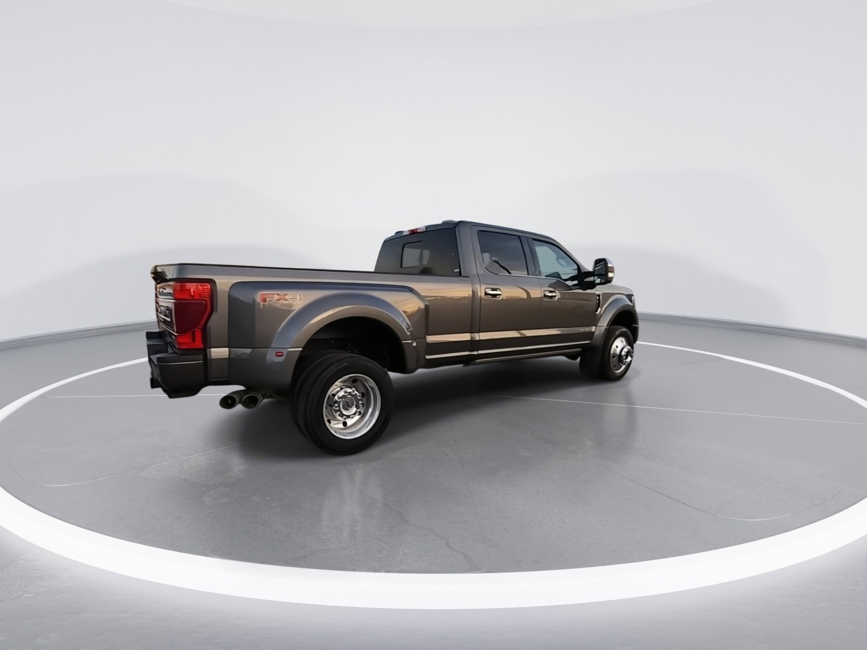 Used 2022 Ford F450 Platinum w/ FX4 Off-Road Package image 5