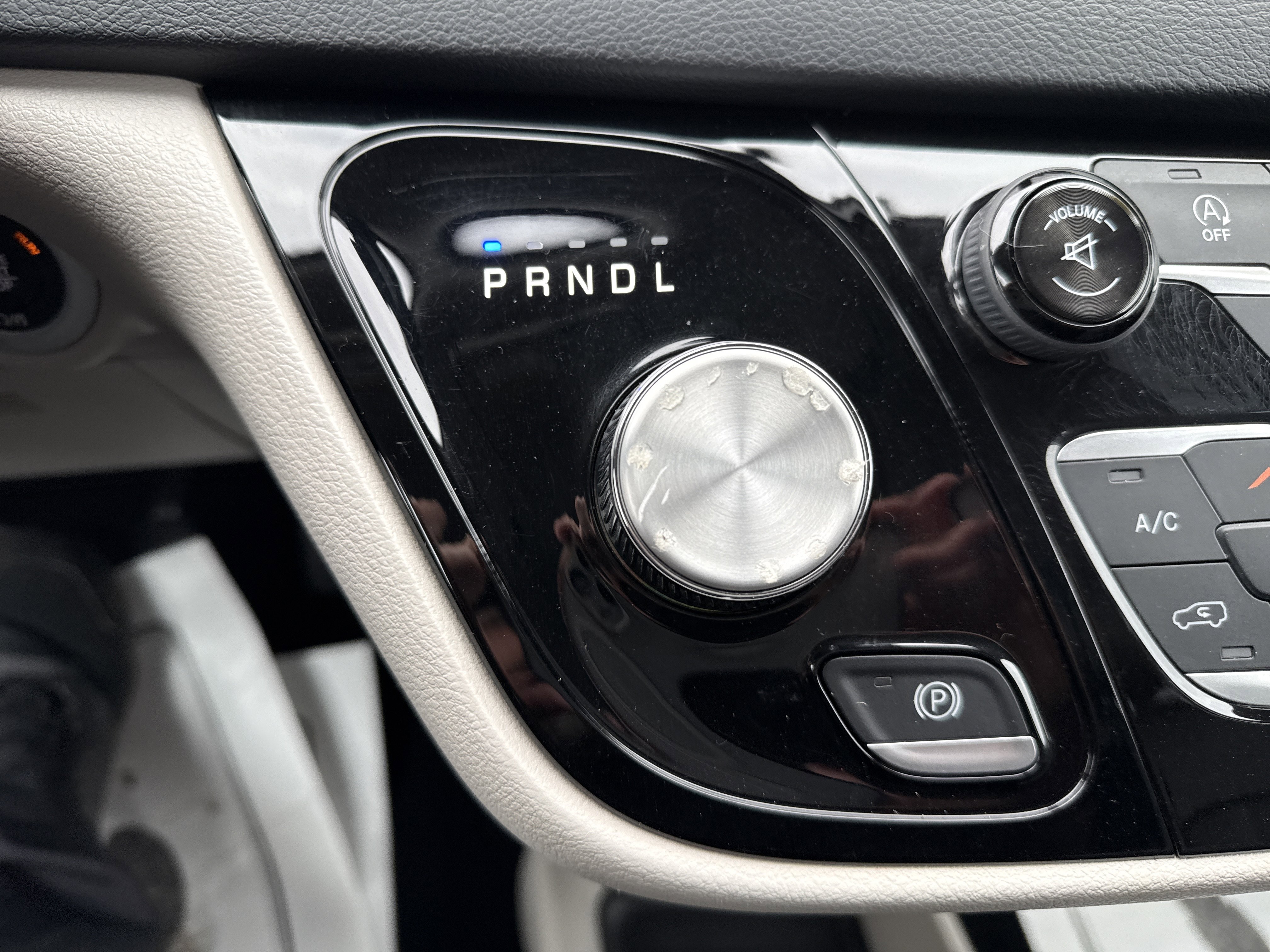 Used 2017 Chrysler Pacifica Touring-L image 28