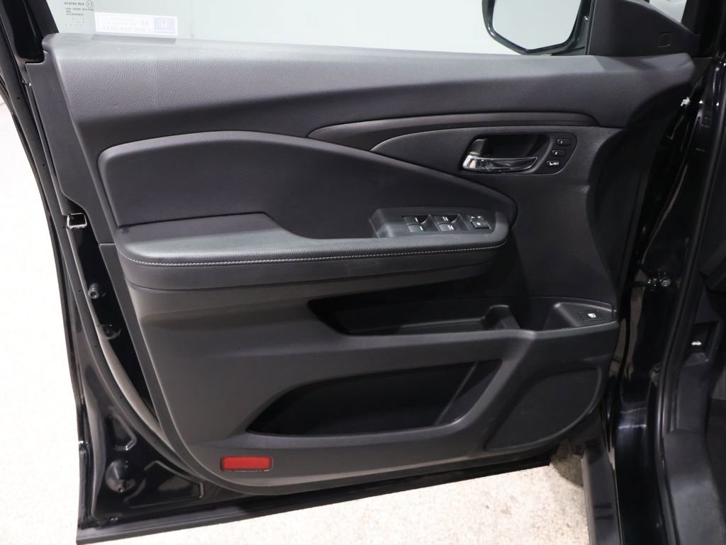 Used 2025 Honda Ridgeline RTL image 16