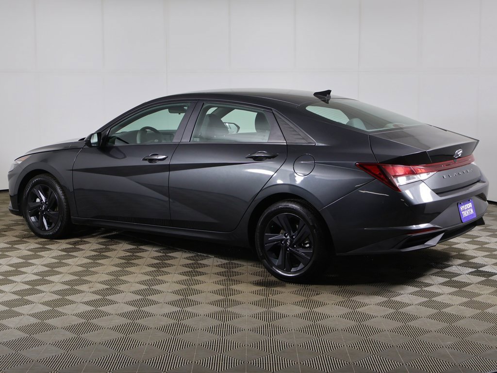 Used 2023 Hyundai Elantra SEL w/ Preferred Accessory Package image 8