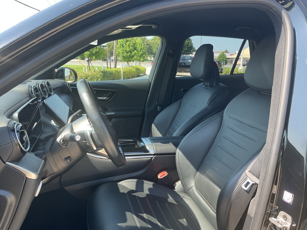 Used 2025 Mercedes-Benz GLC 300 image 12