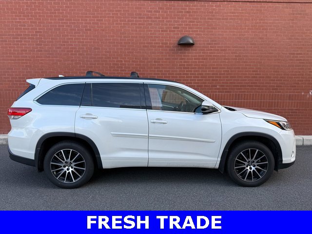 Used 2017 Toyota Highlander SE
