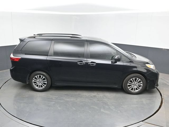 Used 2020 Toyota Sienna XLE FWD image 40
