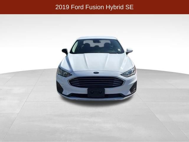 Used 2019 Ford Fusion SE FWD image 2