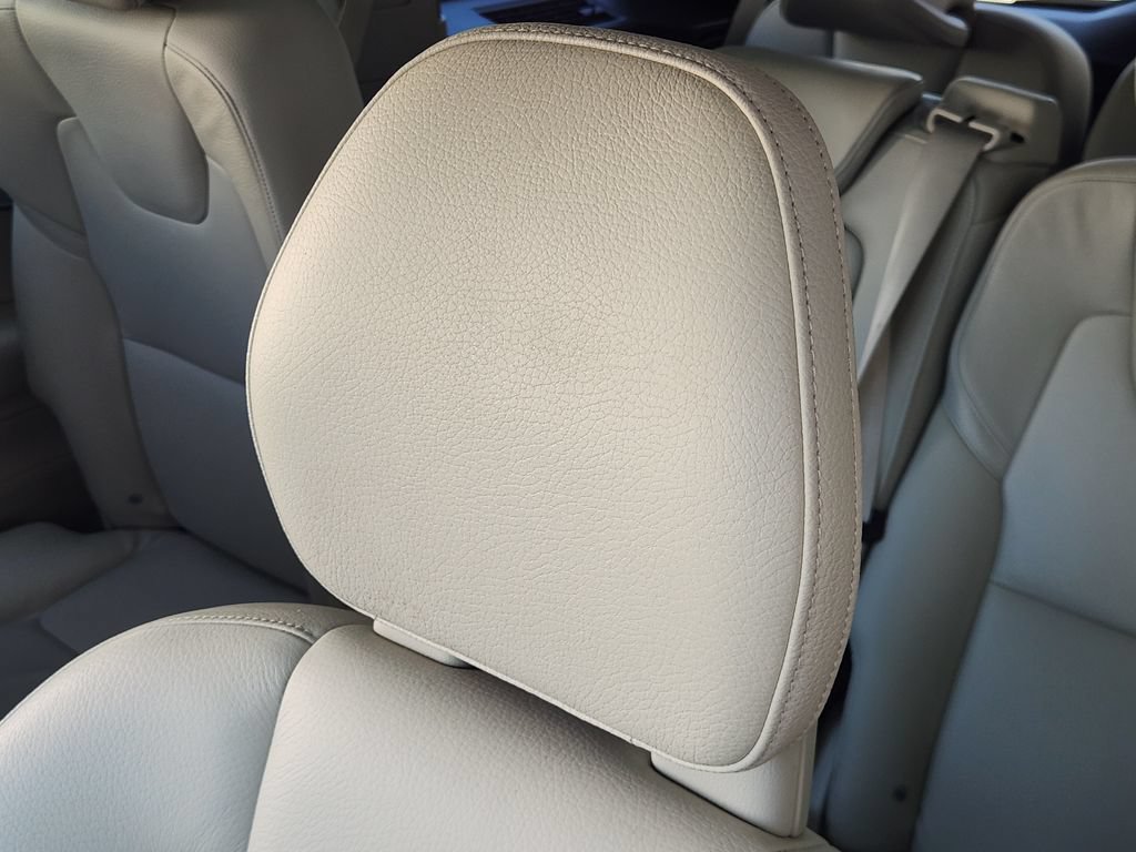 Used 2016 Volvo XC90 T6 Momentum AWD/4WD image 23
