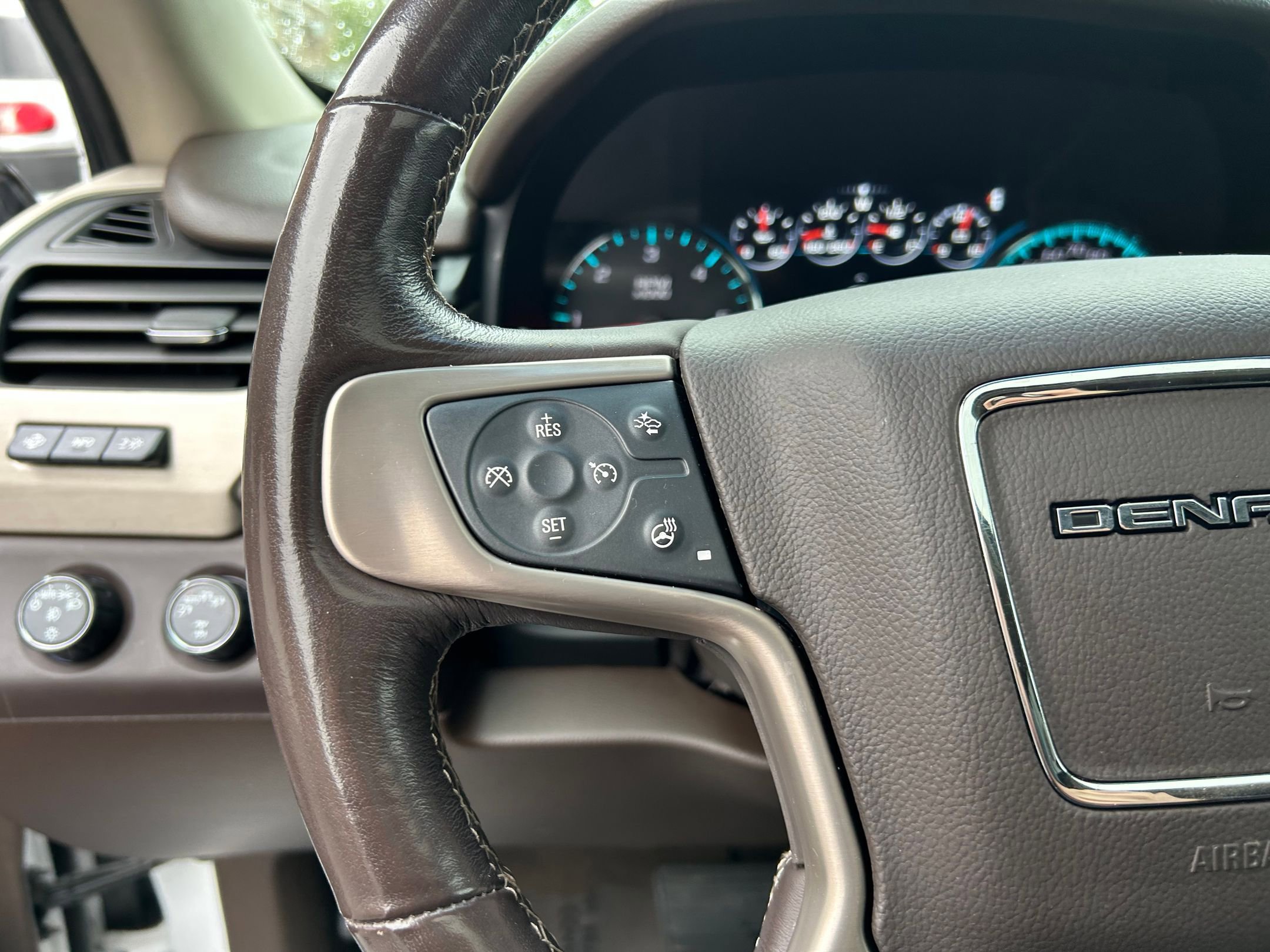 Used 2018 GMC Yukon XL Denali w/ Open Road Package AWD/4WD image 15