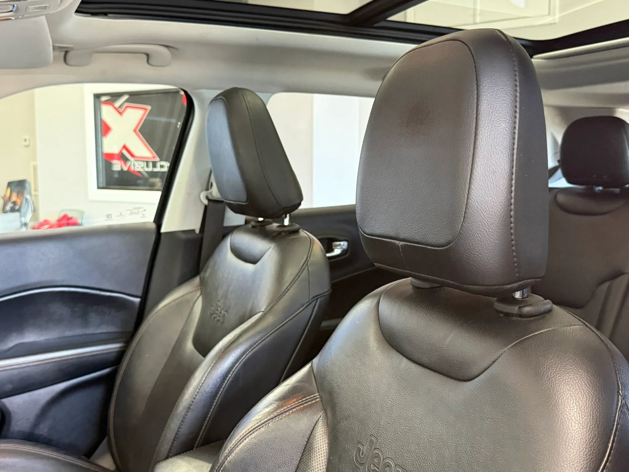 Used 2017 Jeep Compass Limited AWD/4WD image 10